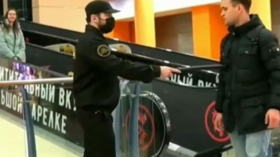 Ders niteliğinde şaka: Dayağı görenler hemen maskelerini taktı