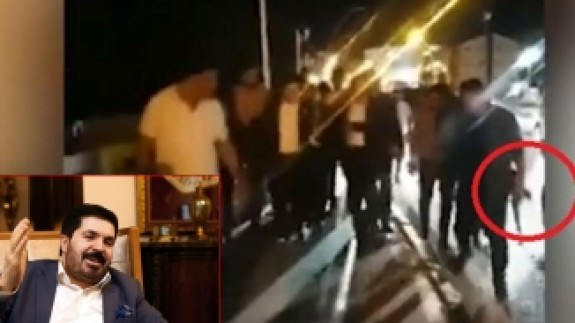 Ağrı Belediye Başkanı Savcı Sayan uzun namlulu silahlarla sokağa çıktı