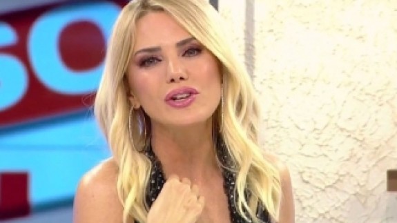 Ece Erken'in o görüntüsü pes dedirtti: Evli sevgilisinin eşinin arabasını parçaladı!