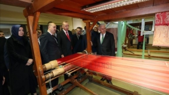 Cumhurbaşkanı Erdoğan,  Hereke Halı Fabrikası'nda İncelemelerde Bulundu