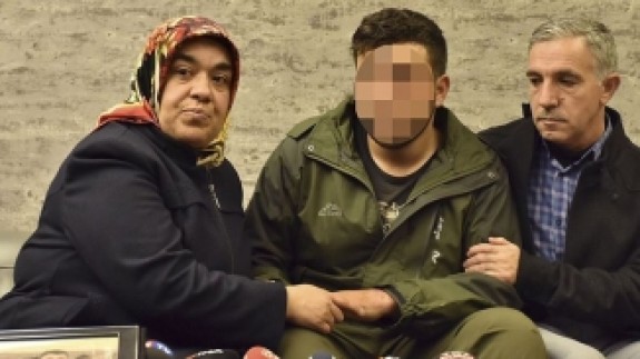 Hatice Anne 4 Yıllık Hasretin Ardından Oğlu İle Kucaklaştı