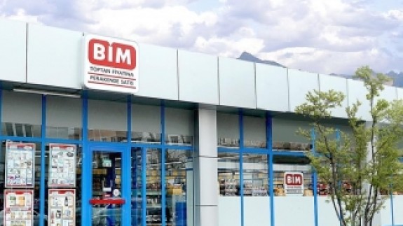 BİM'de izdiham: 30 kuruşluk kavanoz kapağı için birbirlerini ezdiler
