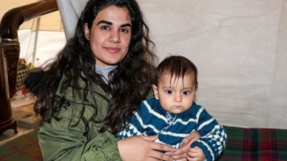 Doğum günü sürprizinden etkilenen depremzede kız gönüllü oldu