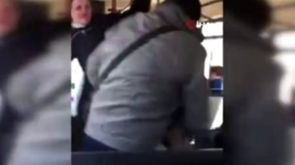 Öksüren yolcuyu tekme tokat döverek otobüsten indirdiler