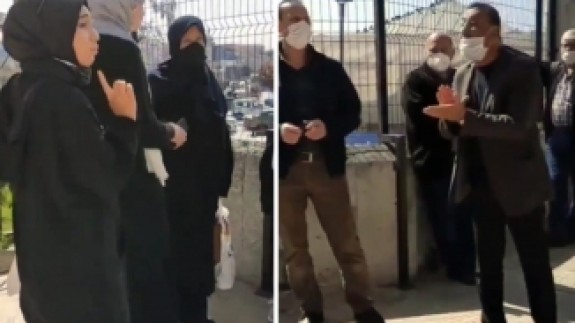 Görüntü İstanbul'dan: Namaz kılmak için camiye girmek isteyen kadınları içeri sokmadılar