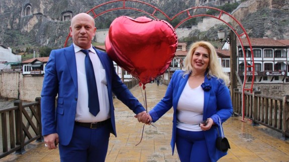 Türkiye'nin en renkli aşıkları: 26 yıldır aynı renk giyiniyor