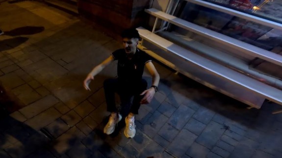 Alkollu genç kaçırdığı kurum aracı ile milyonluk zarara sebep oldu