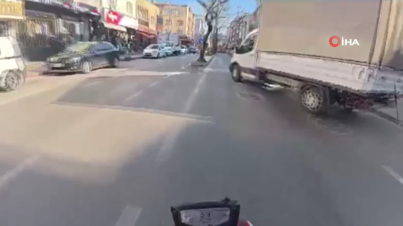 Kaza yapmamak için ters yöne giren Motosiklet otobüse çarptı