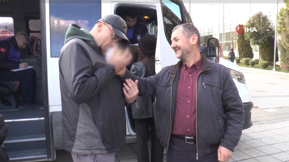 Yere izmarit attığı için caza yazılan vatandaş tekrar sigara yaktı