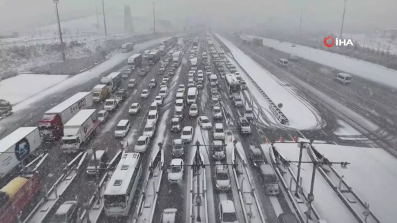 Beyaza bürünen Kuzey Marmara Otoyolu havadan görüntülendi