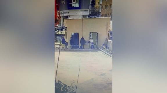 Sevgilisine GBT sorgusu yapan polise saldırdı