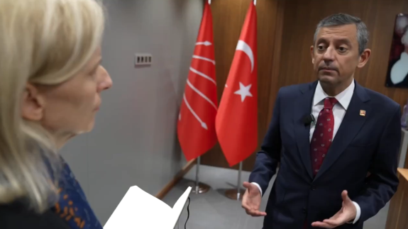 Özgür Özel İngiltere Başbakanını eleştirdi: Bu nasıl kardeşlik?