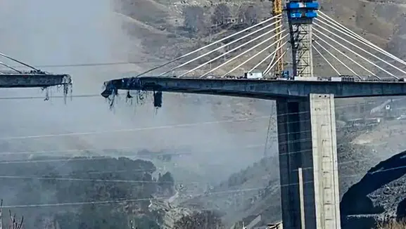 ABD-İsrail İran'da 4 köprüyü hedef aldı