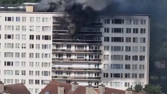 Belçika'da 10 katlı binada çıkan yangında 6 kişi yaşamını yitirdi