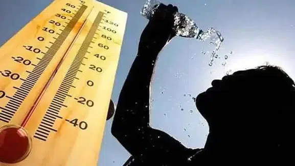Yunanistan’da sıcak hava alarmı: Klimalı alanlar açıldı