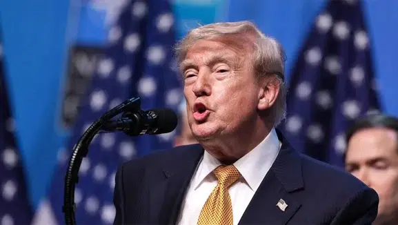 Trump'tan İran'a yeni ekonomik savaş ilanı: Destek veren ülkeleri de tehdit etti