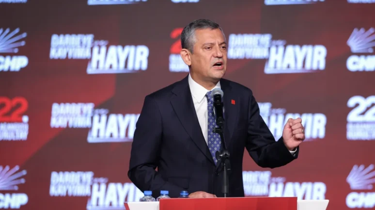 Özgür Özel yeniden CHP Genel Başkanı seçildi: 1333 geçerli oyun tamamını aldı