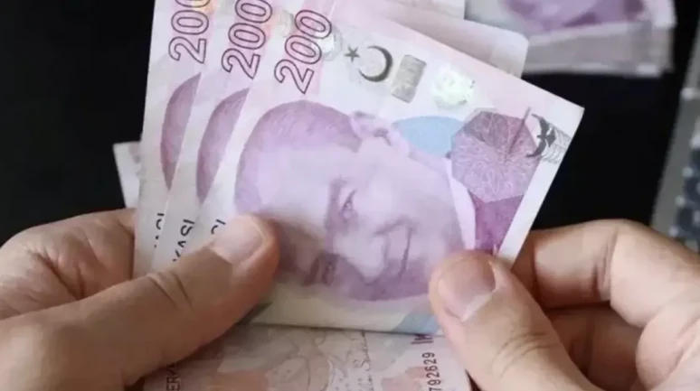 Faizlerde 2,5 yıl sonra bir ilk gerçekleşti: Kredi ve mevduat faizleri sert düştü