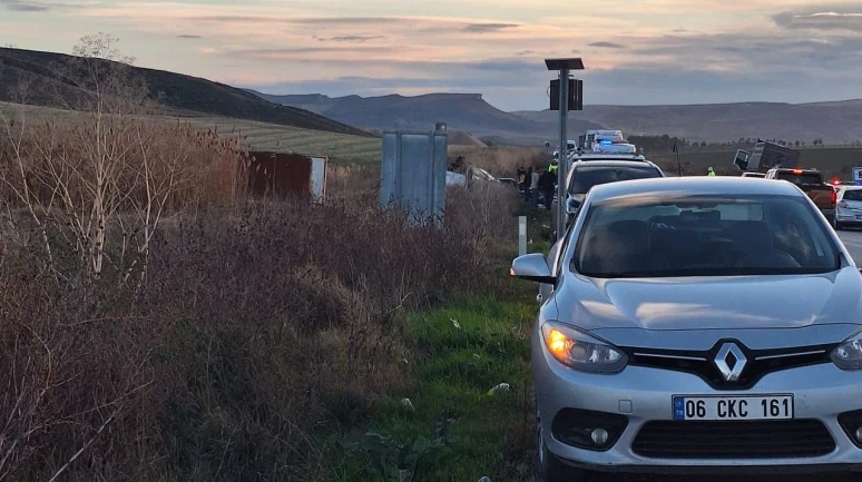 Ankara'da otomobille TIR çarpıştı: Estetik doktoru öldü, 5 kişi yaralandı