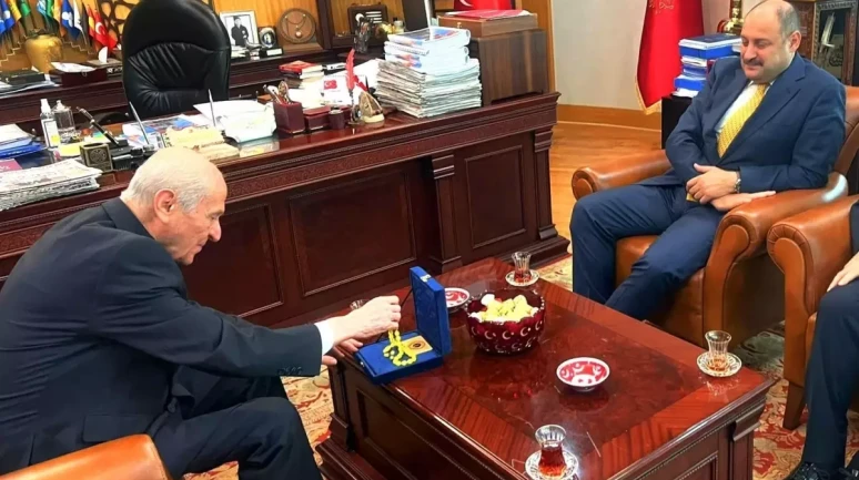 Şanlıurfa Belediye Başkanı Gülpınar'dan Bahçeli'ye sürpriz ziyaret! MHP'ye mi katılacak?