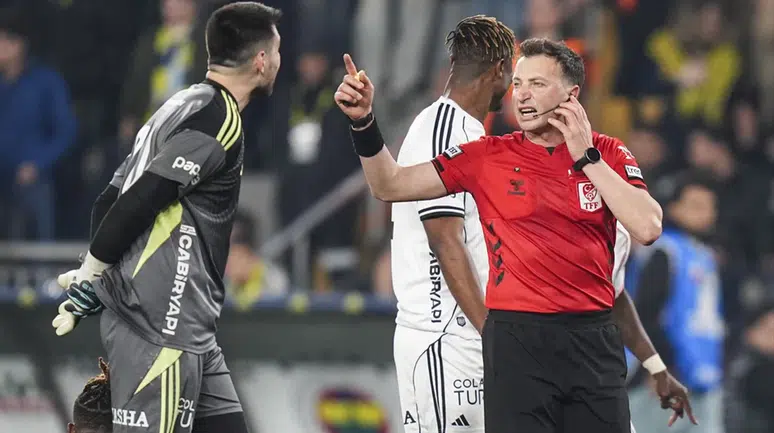 Fenerbahçe’nin kazandığı penaltı tartışıldı, Trio’da eski hakemler değerlendirdi