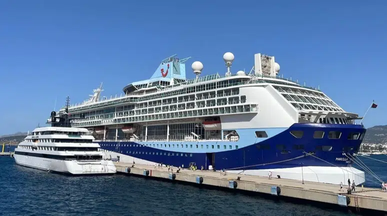 Bodrum’a denizden turist akını: Malta bayraklı 2 kruvaziyer demirledi