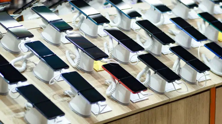 İki büyük telefon markası tek çatı altında toplandı
