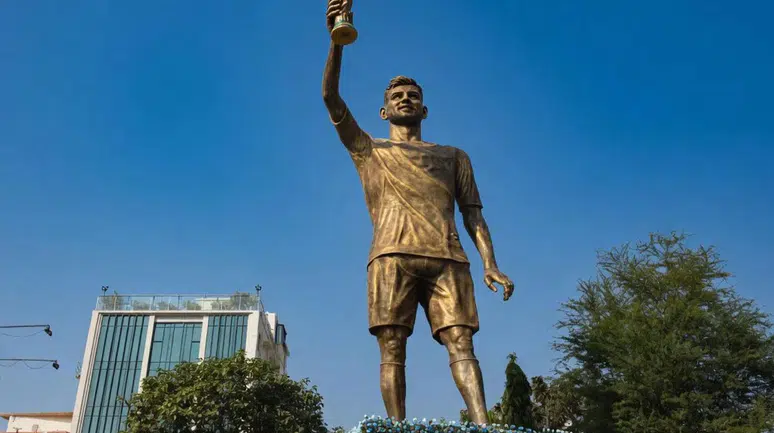 Dünyanın en büyük Messi heykeli için yıkım kararı