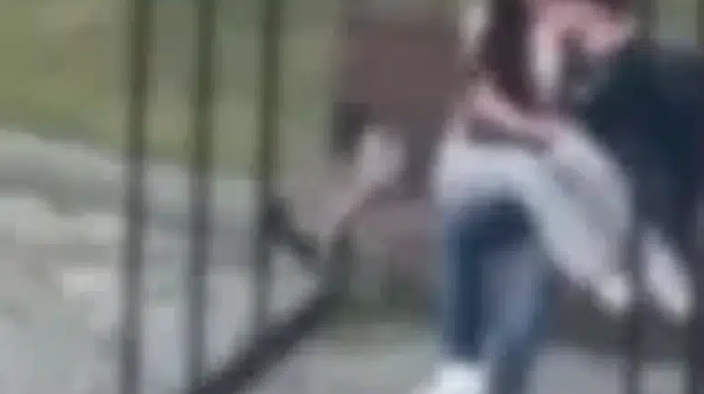 Çocuk parkındaki görüntüler tepki çekti: Mahalle sakinleri çözüm bekliyor