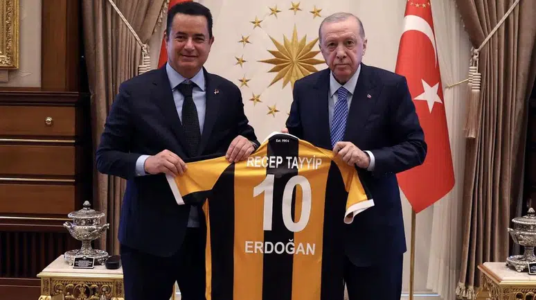 Acun Ilıcalı, Cumhurbaşkanı Erdoğan'a Hull City forması hediye etti