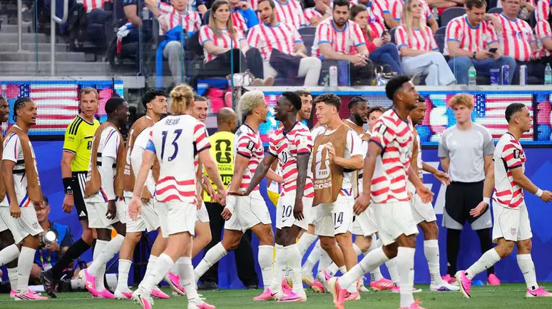 A Milli Takım'ın rakiplerinden ABD, Paraguay'a gol oldu yağdı