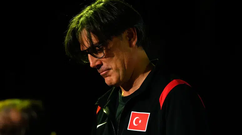 Montella'dan istifa çağrılarına net yanıt: Görevimin başındayım, mücadeleyi sürdüreceğim
