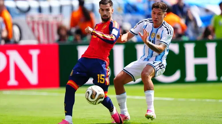 Scaloni gözyaşları içinde basın toplantısını yarıda bıraktı