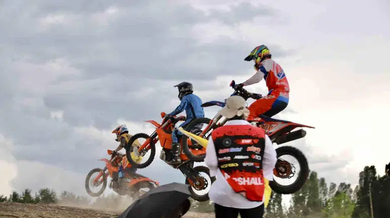 Türkiye sınırları içindeki en yüksek rakımlı enduro yarışı Ağrı'da start aldı
