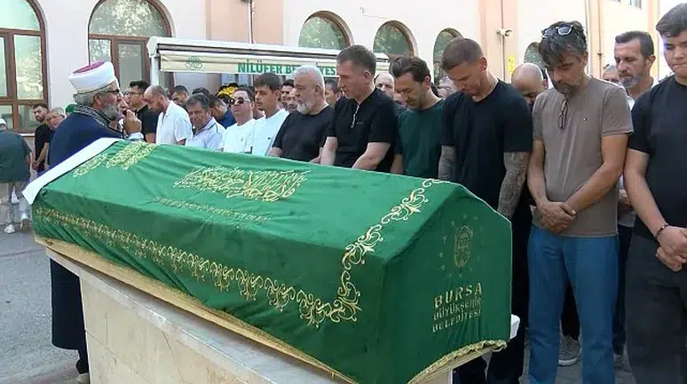 Eski milli futbolcu Serdar Aziz'in acı günü