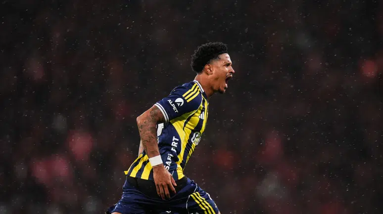 Jayden Oosterwolde’nin Roma transferi iptal: İstanbul’a dönüyor