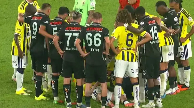 Yürekler ağza geldi! Kerem Aktürkoğlu yere yığıldı...