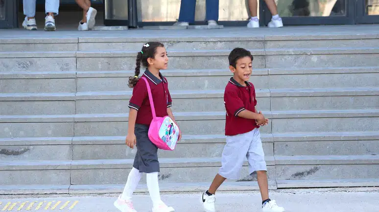 Sağlık Bakanlığı uyardı: "Okula dönüşte ekran süresi dengelenmeli"
