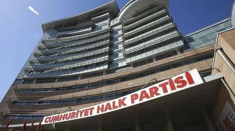 Mezitli Belediye Başkanı Ahmet Serkan Tuncer CHP'den ihraç edildi