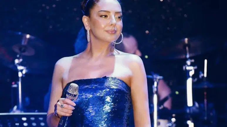 Ebru Gündeş 27 Yıl Aradan Sonra Unutulmaz Şarkısını Yeniden Seslendirdi!