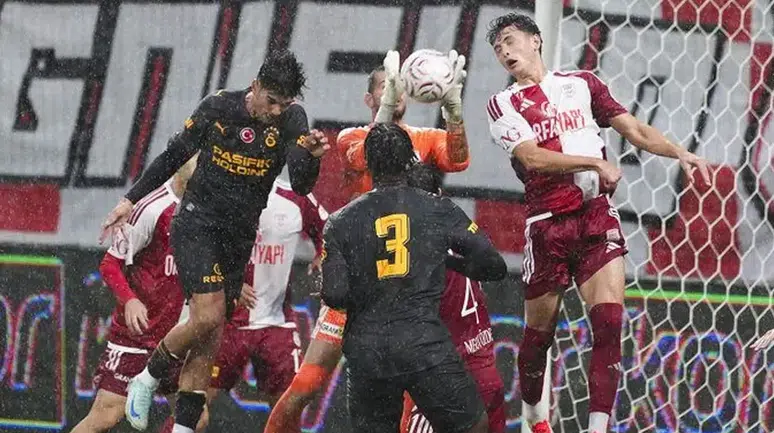 Galatasaray, Pendikspor karşısında 3-0'dan dönerek beraberliği yakaladı