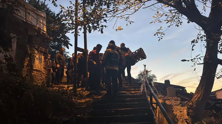 Zonguldak'ta 2 katlı bina çöktü: 1 kişi hayatını kaybetti