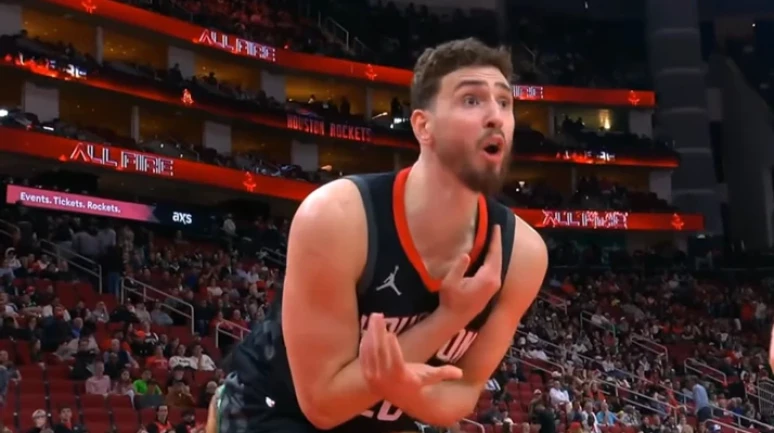 Alperen Şengün oyundan atıldı çıldırtan hakem kararı