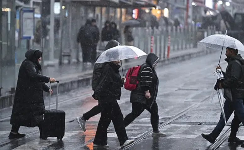Şemsiyesiz çıkmayın! İstanbul'da hava bir anda değişecek