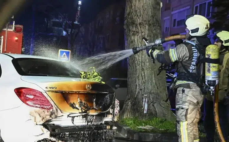 Lüks araçlar kül oldu, villa hedef alındı: Saldırının arkasındaki isim şaşırttı
