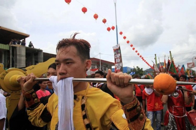 Dünyanın en korkunç festivali: Bakmak bile cesaret istiyor! 8