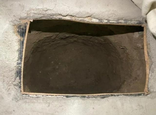 Birçok suçtan aranan şüpheli,  kanepenin altındaki çukurda yakalandı 2