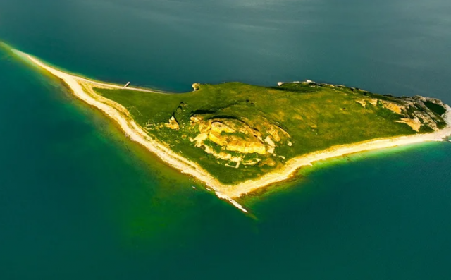 Van’ın el değmemiş adası Çarpanak bahar aylarında görenleri büyülüyor 7