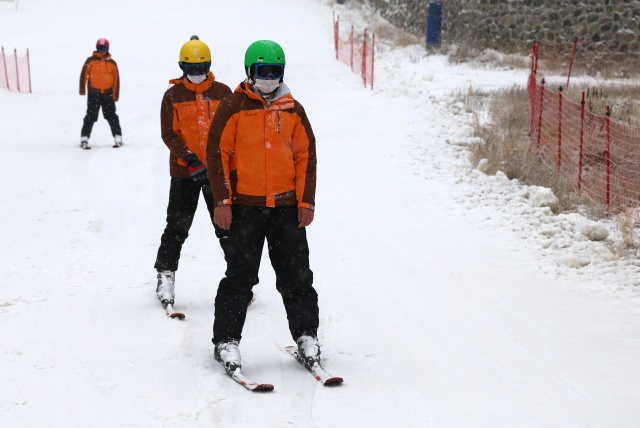 Palandöken'de kar yağışı altında kayak heyecanı 4