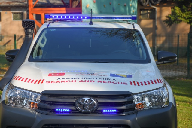 TİKA,  Bosna Hersek'teki arama kurtarma ekibine arazi aracı desteği sağladı 4